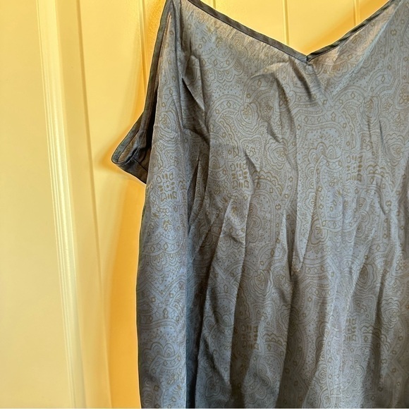 GAP navy satin camisole / cami women’s large - Picture 2 of 7